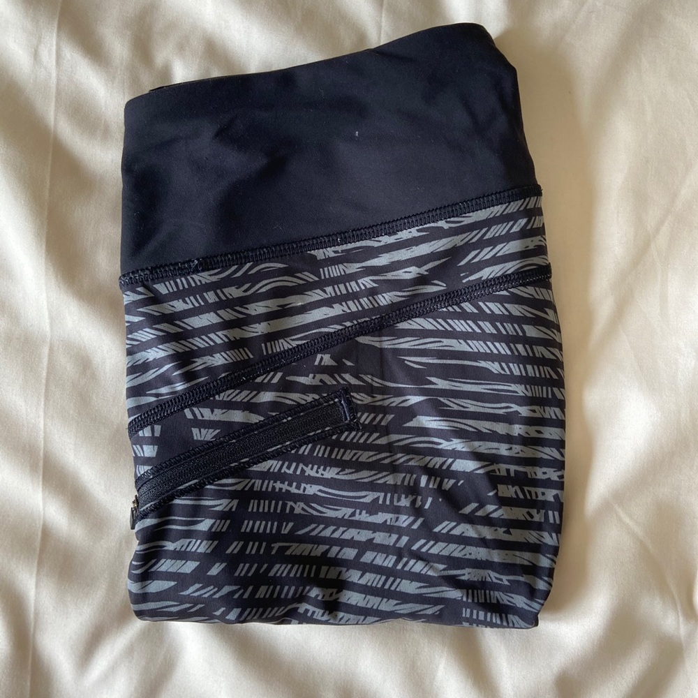 LULULEMON RUN TOP SOEED CROP SIZE 8 - Picture 1 of 6